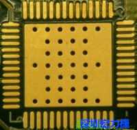 這是最不好的通孔設計，貫穿通孔直接擺放于QFN的接地散熱墊上，制造上無法確保其錫量，也就無法確保焊接良好。