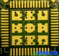 這也是不好的通孔設計，但部份通孔已經(jīng)用綠漆(mask)蓋上，但仍有部份通孔未塞孔。 