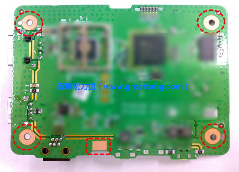 雷射后。使用雷射(Laser)去除綠漆后的效果。