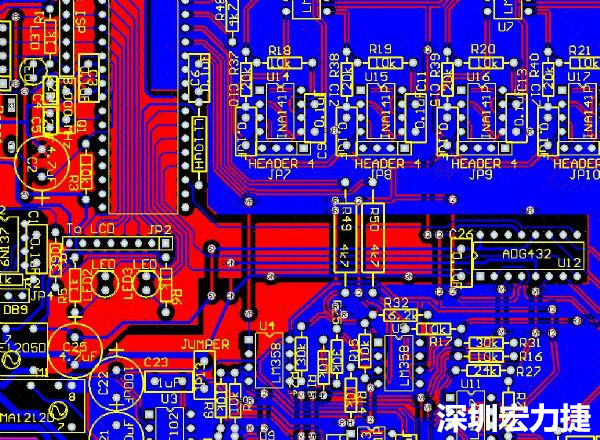 一般產(chǎn)品的PCB設(shè)計(jì)，多數(shù)先決定元件布局，再進(jìn)行線路連接，于元件位置就先改善干擾問題，再從線路細(xì)節(jié)著手改善產(chǎn)品。